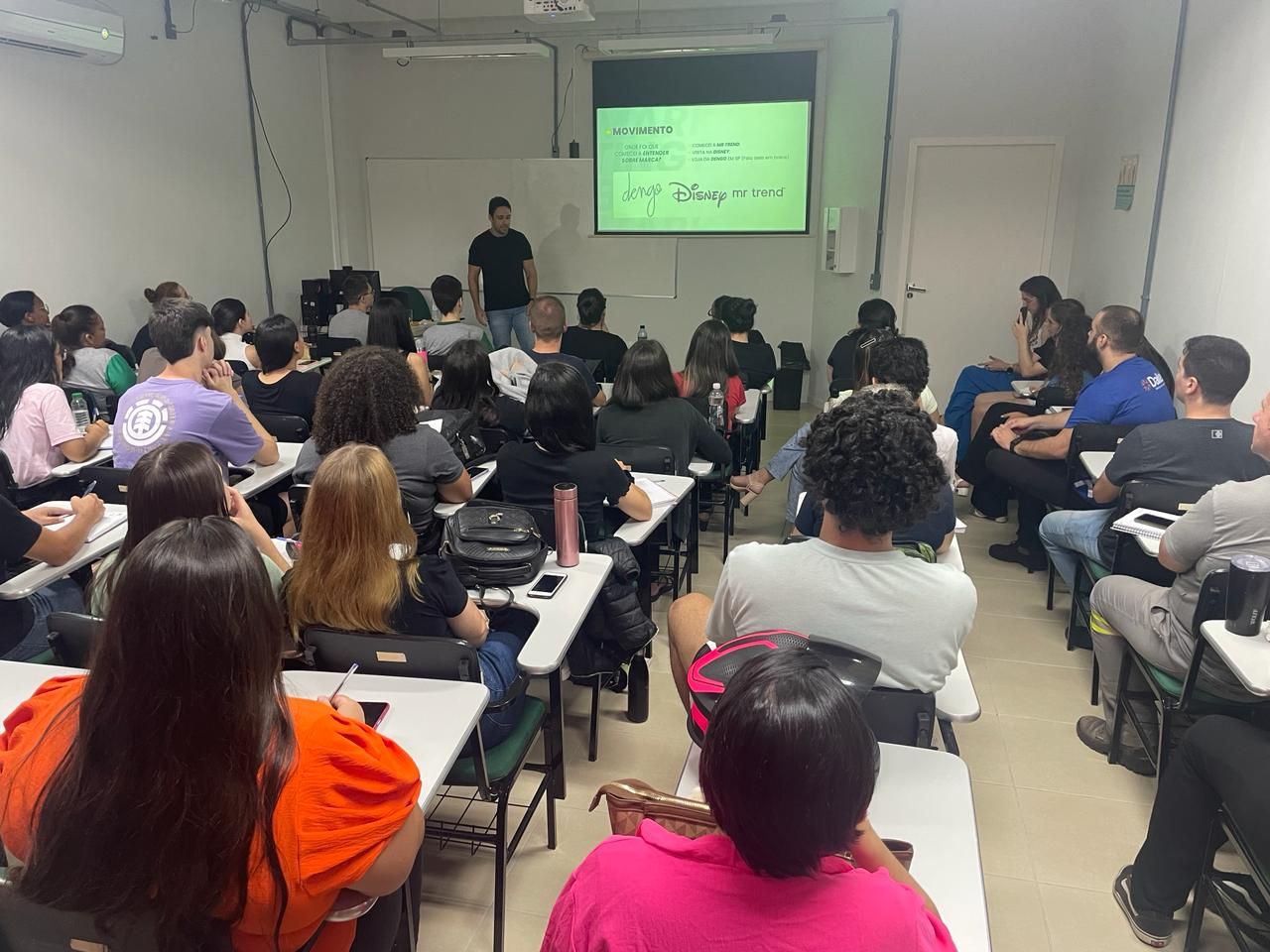 Empresário tubaronense Márcio Tomé conversou com os estudantes | Foto: Divulgação