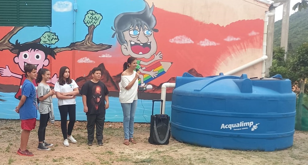 Alunos da equipe Gota D'água são prestigiados em evento de entrega da cisterna à comunidade escolar