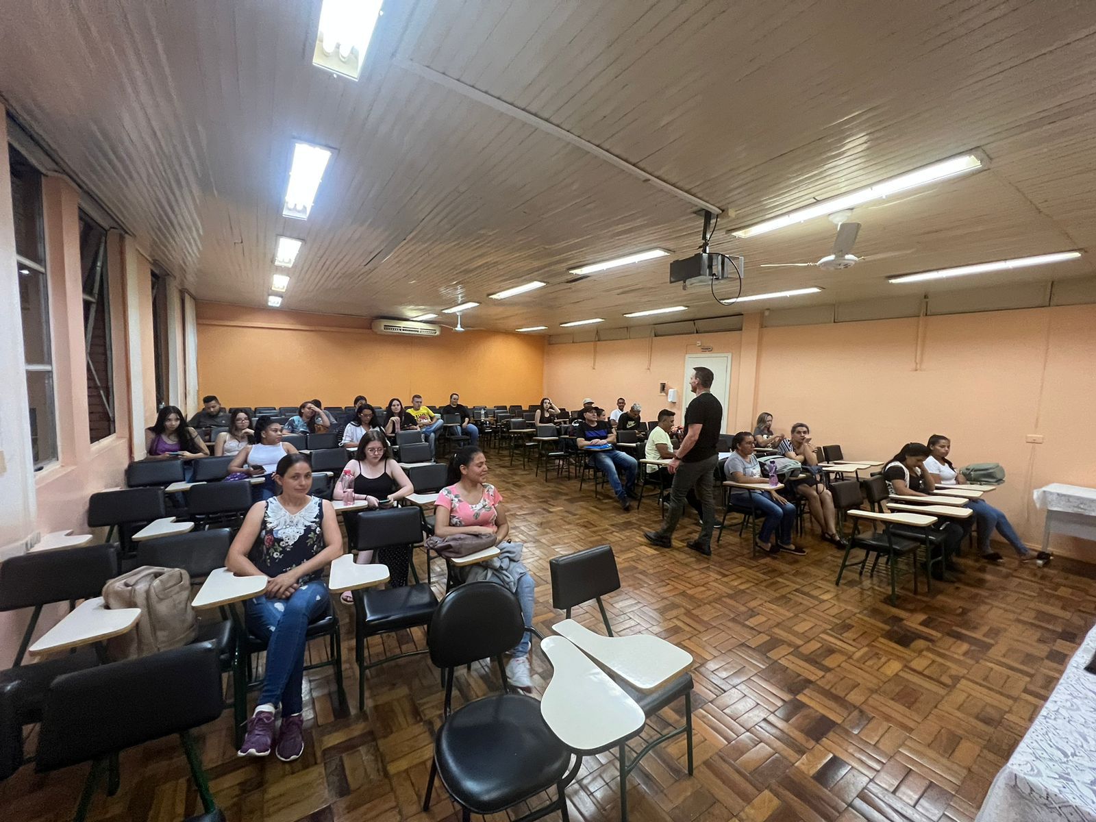 Aula em curso oferecido pelo IFSC em parceria com o Ceja de Chapecó