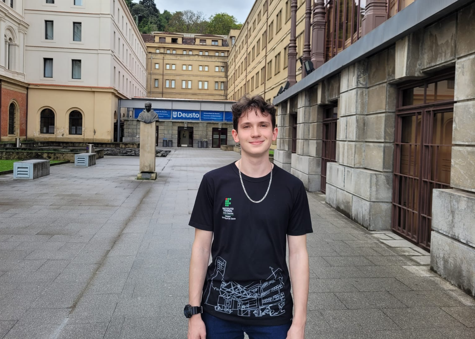 Eduardo Flach Prevedello, aluno do ensino médio técnico em Eletromecânica, embarcou nesta semana pelo programa Propicie&nbsp;para Bilbao, na Espanha