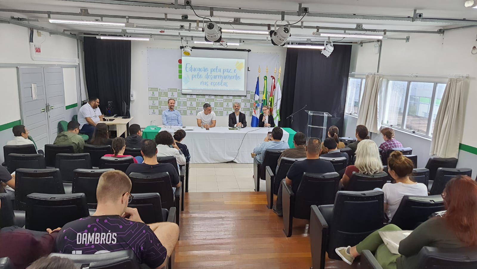Debate encerrou um mês de intensa programação no Câmpus Joinville