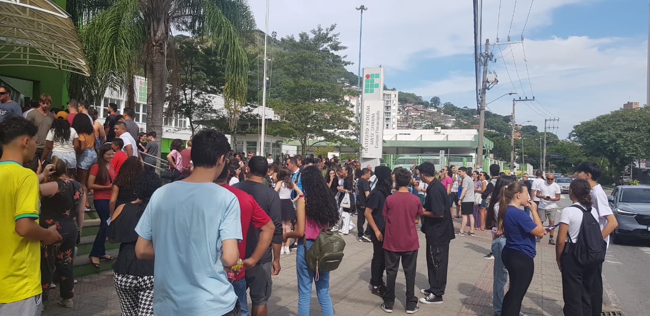 Estudantes chegam para o exame de classificação no Câmpus Florianópolis - Centro