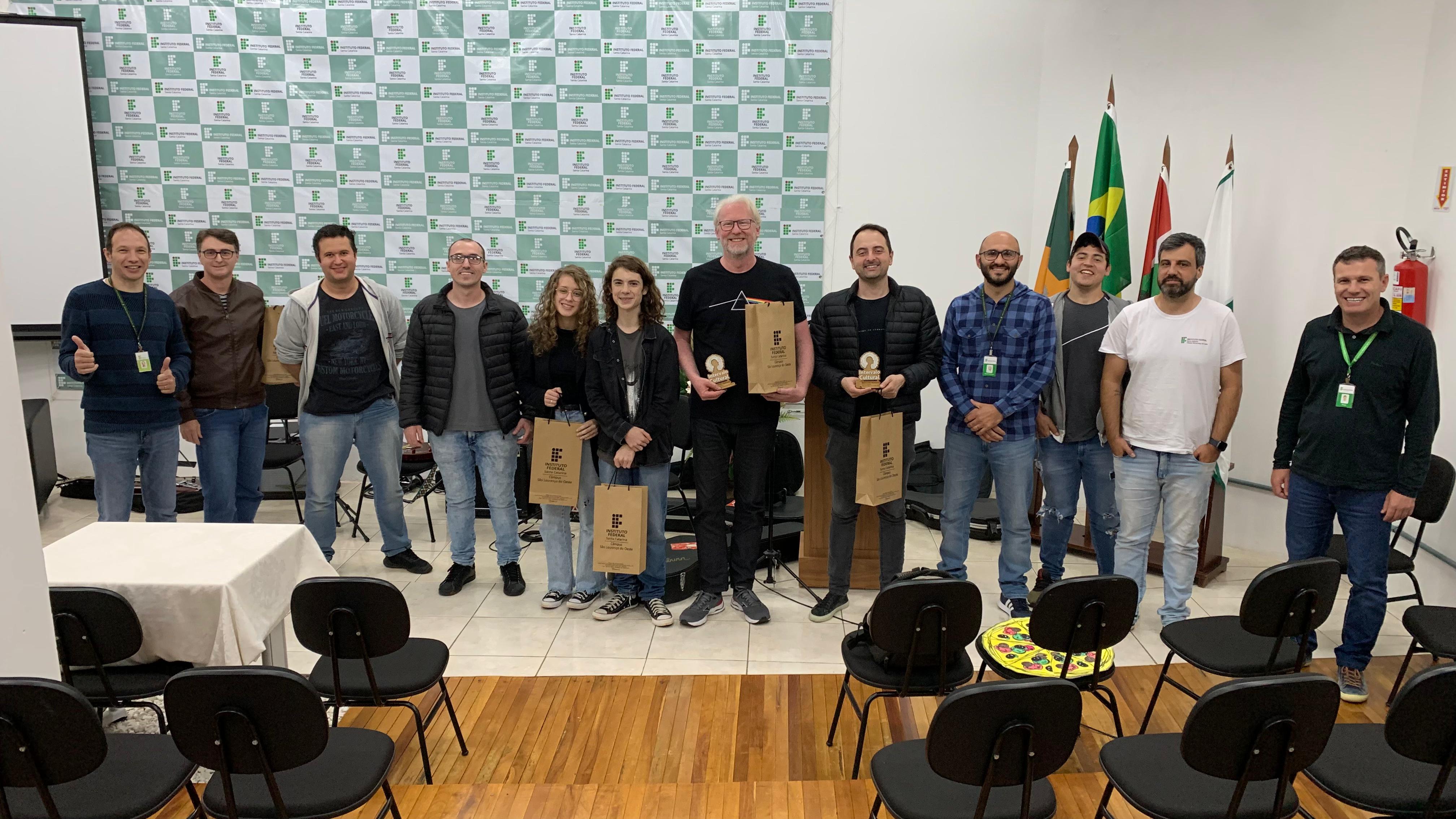 Agradecimento ao Instituto Cultural de São Lourenço e a equipe vencedora dos Jogos (Veteran Squad, formada por estudantes do técnico em Desenvolvimento de Sistemas)