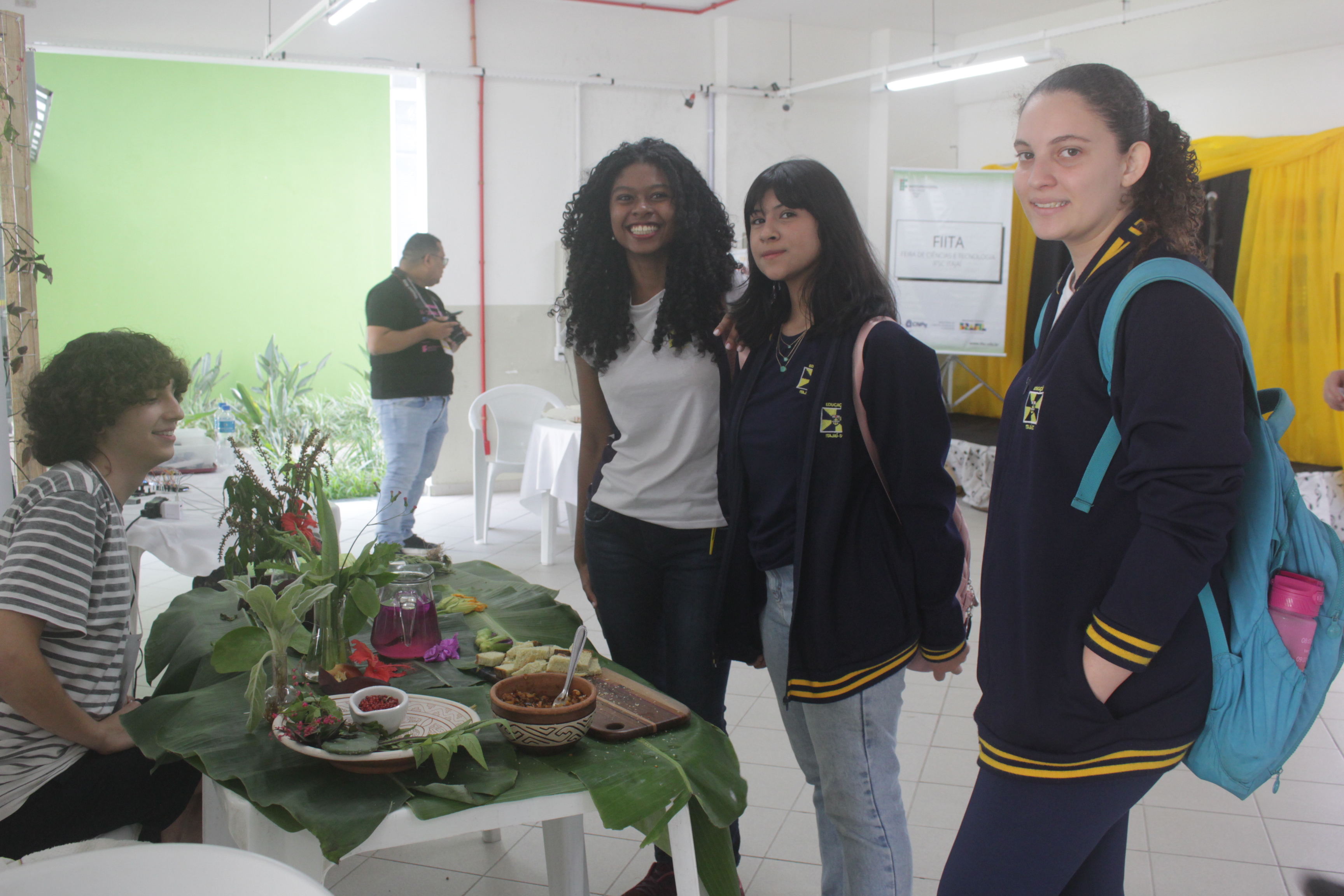 Lilian (esquerda) e Vitória (direita) já se inscreveram para o ensino médio do Câmpus Itajaí