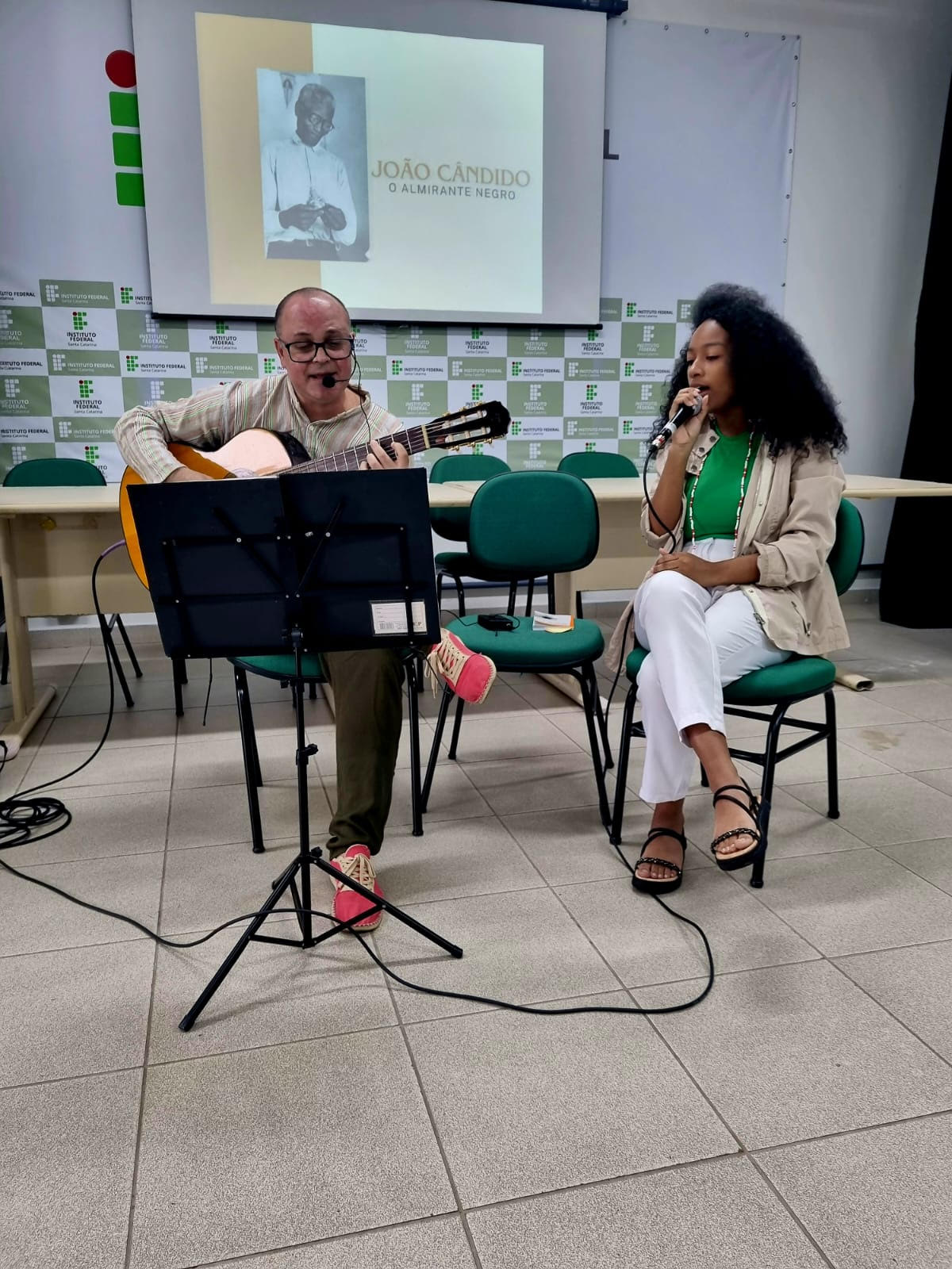 Um Sarau Cultural com o tema “A Revolta da Chibata e o Almirante Negro” encerrou a programação