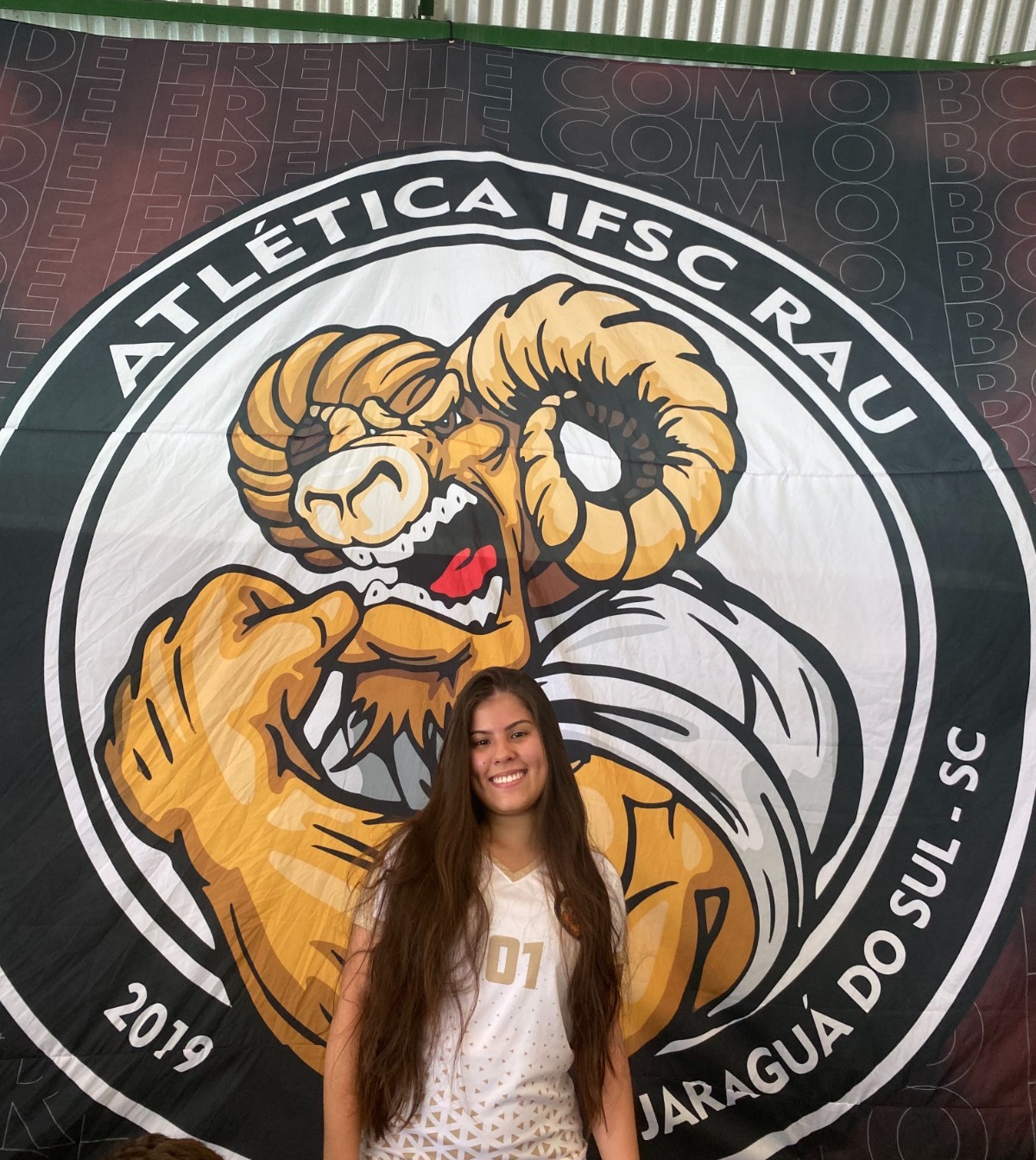 Victória, presidente da Atlética do Câmpus Jaraguá do Sul-Rau, fez novas amizades graças à entidade.