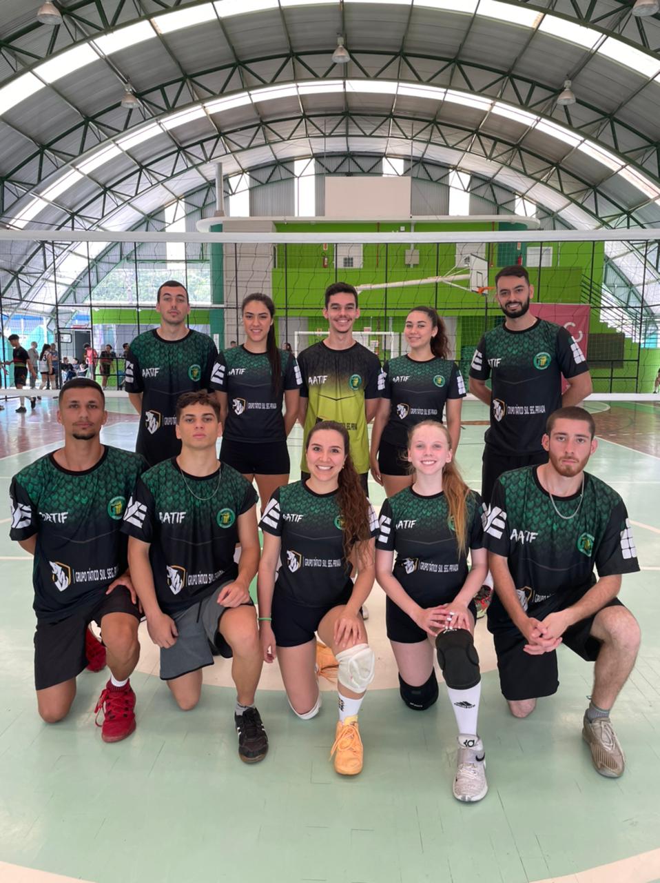 O time de vôlei misto organizado pela Atlética de Florianópolis foi campeão nesta edição do JIFSC.