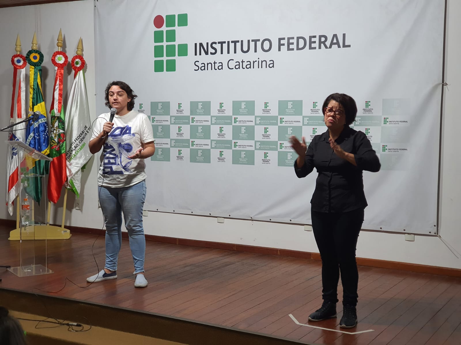 Vereadora Carla Ayres ressaltou que o tema da dignidade menstrual envolve questões culturais e estruturais