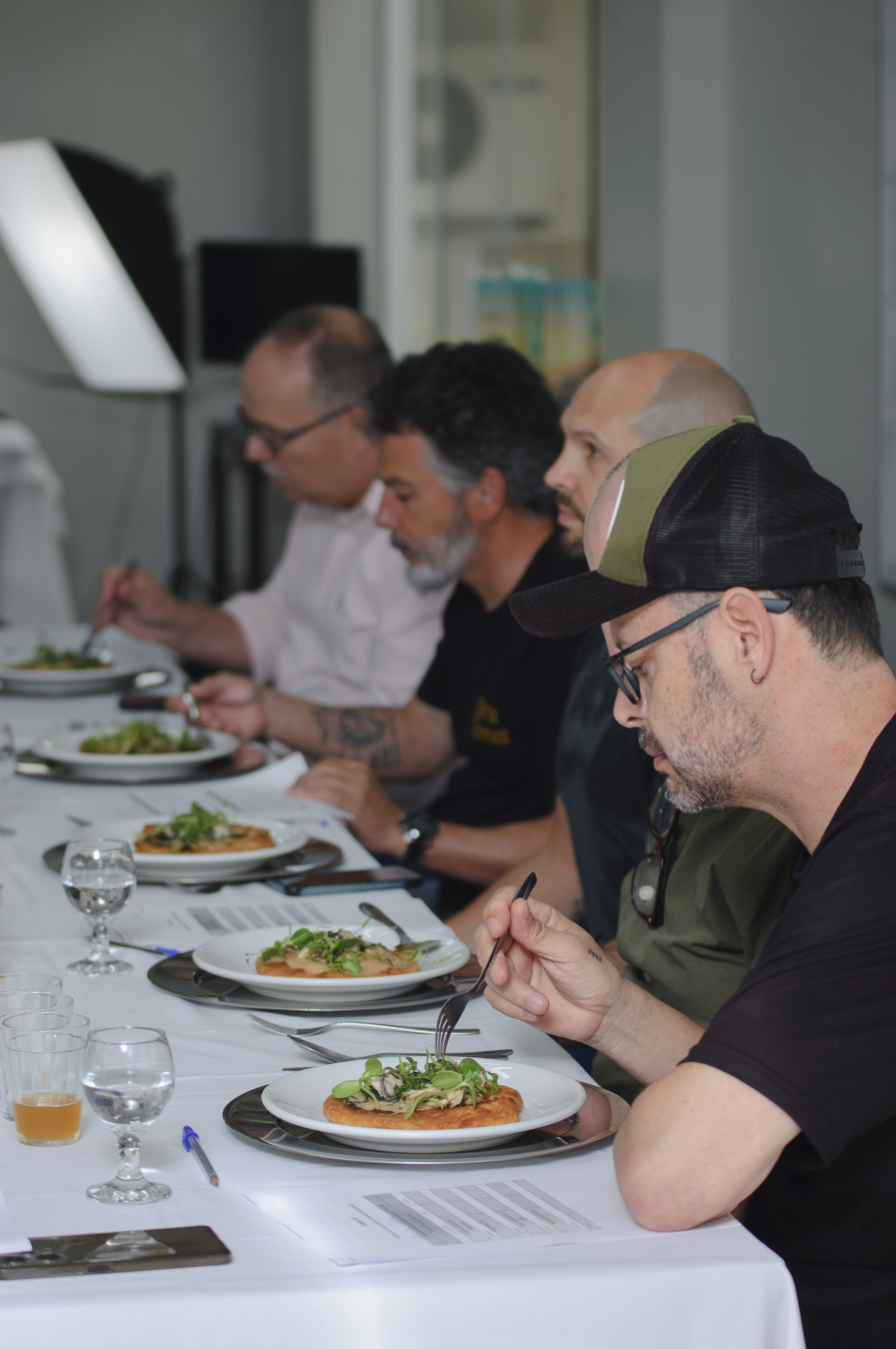 Jurados degustaram e fizeram a avaliação técnica dos pratos