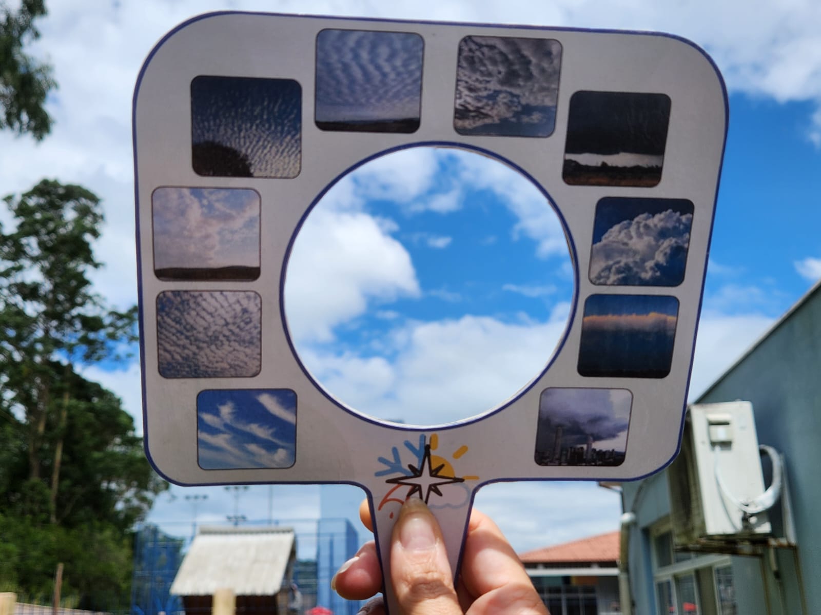 O visualizador de nuvens, que permite identificar qual tipo de nuvem está no céu, é um dos materiais didáticos desenvolvidos durante o projeto