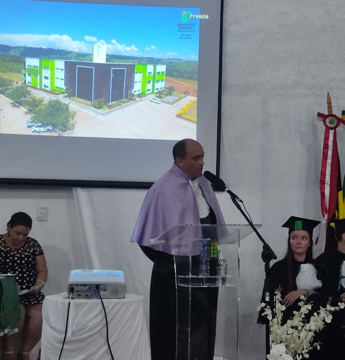 O diretor-geral do Câmpus São Carlos, professor Raimundo Castro, afirmou que esta tem sido a missão da instituição, contribuir com o desenvolvimento integral da comunidade, &nbsp;com uma educação pública e de qualidade, ao mesmo tempo atenta às exigências do mercado de trabalho.