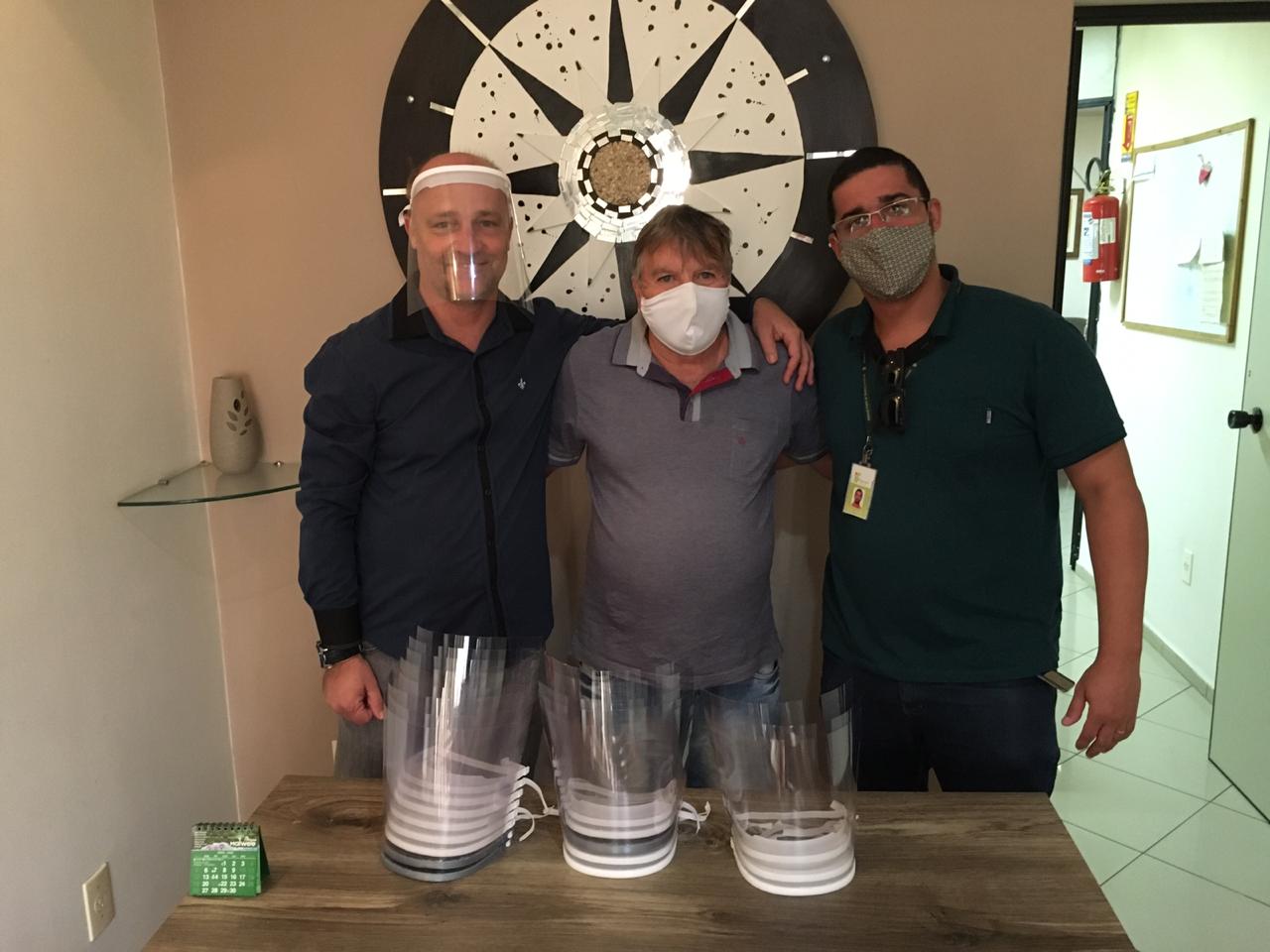Clínica de Reabilitação Luzes da Vida recebeu 17 máscaras de acetato em maio.