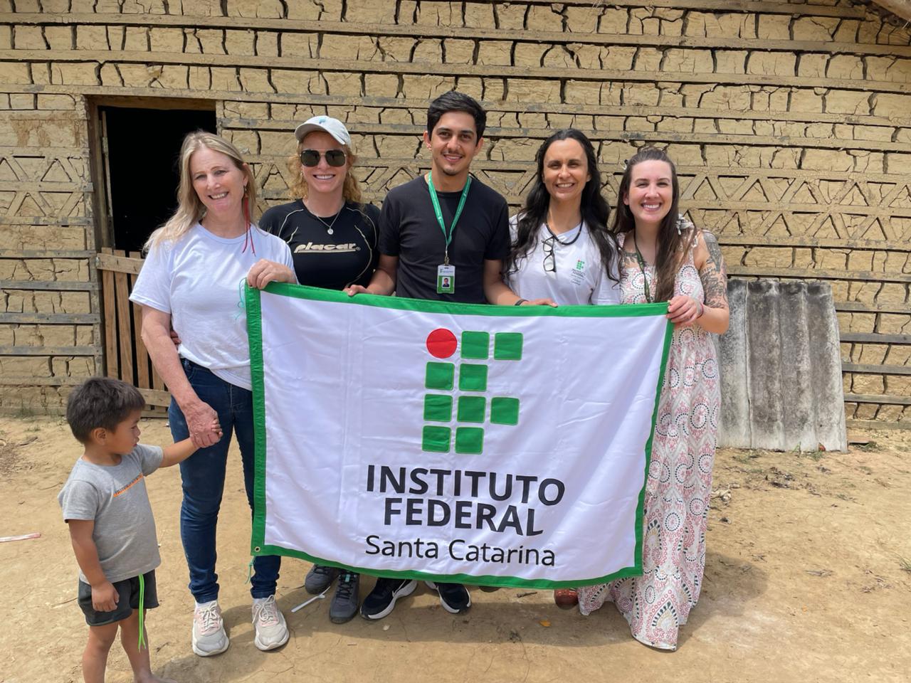 O IFSC participou do UniAldeias com servidores de três câmpus: Hélen Angélica Modrak, auxiliar em administração e assessora de Comunicação e Relações Externas (Câmpus São Miguel do Oeste); Maria Helena Mosquen, assistente em administração (Câmpus Canoinhas), Roberta Ribeiro, docente e arquiteta e urbanista (Câmpus Criciúma), Tiago Rodrigues Galvão, administrador (Câmpus Criciúma) e Vandamaris Ângela Scopel, assistente social (Câmpus Criciúma).