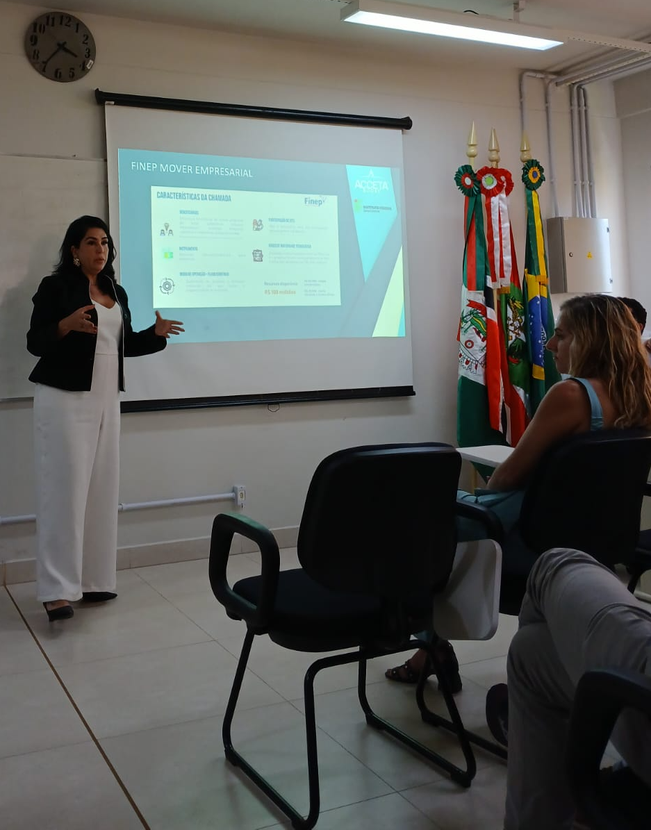 A formação foi conduzida pela equipe da ACCETA – Especialista em P&D, empresa na área de Pesquisa e Desenvolvimento
