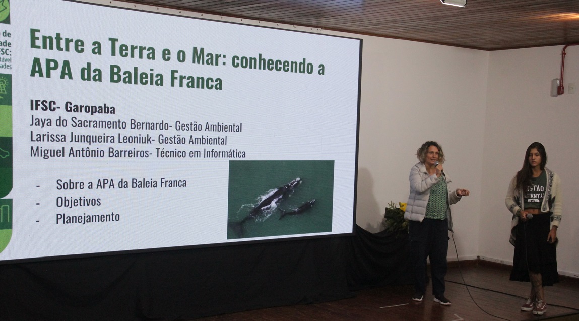 Estudante apresenta projeto de extensão no encerramento do Simpósio