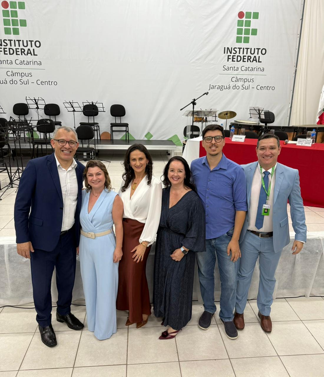 Equipe da direção eleita acompanhada das assessorias da direção-geral e do DEPE.