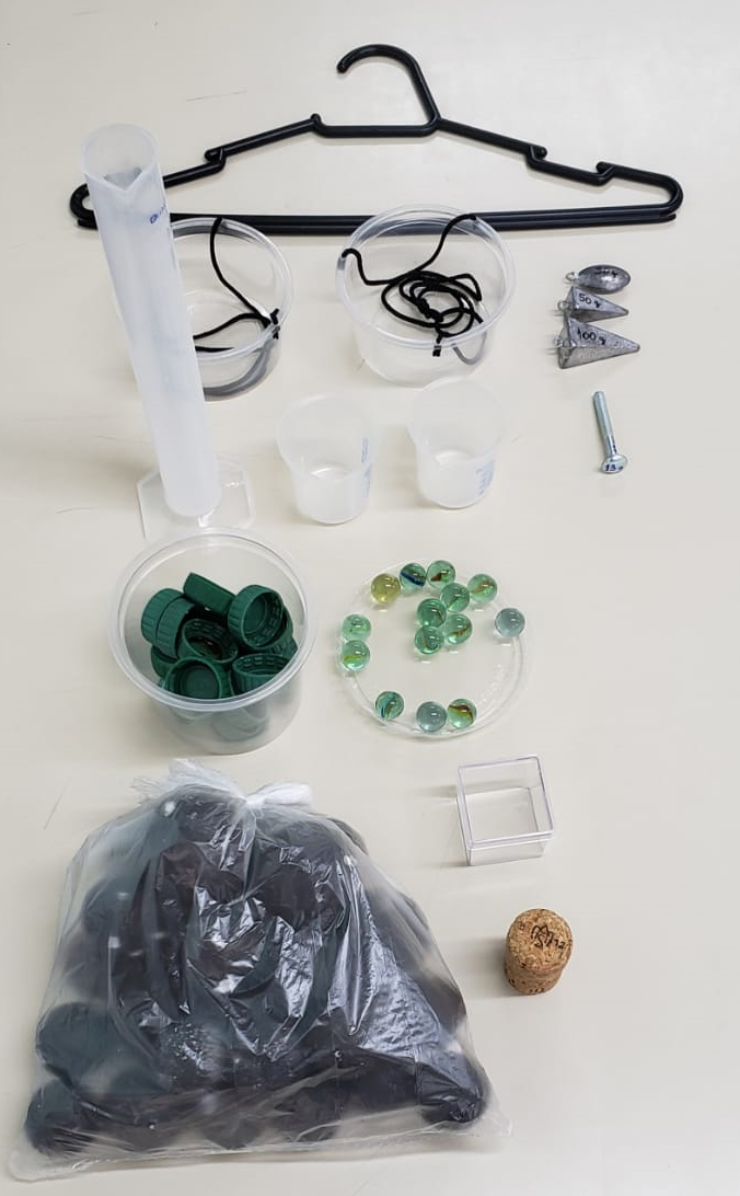 Materiais do kit produzido pelas professoras de física e química