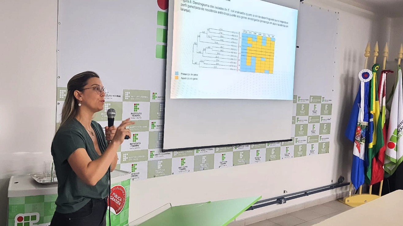 Palestra “Análise da presença de bactérias resistentes”