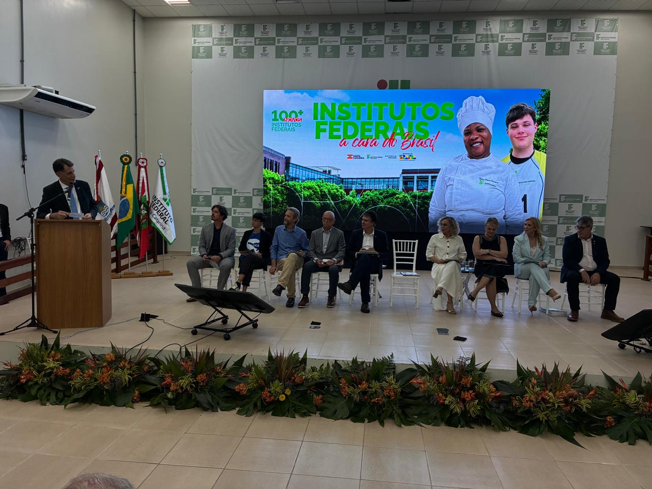 Ao relembrar a história da instituição, o reitor ressaltou a origem social do projeto educacional iniciado há mais de um século