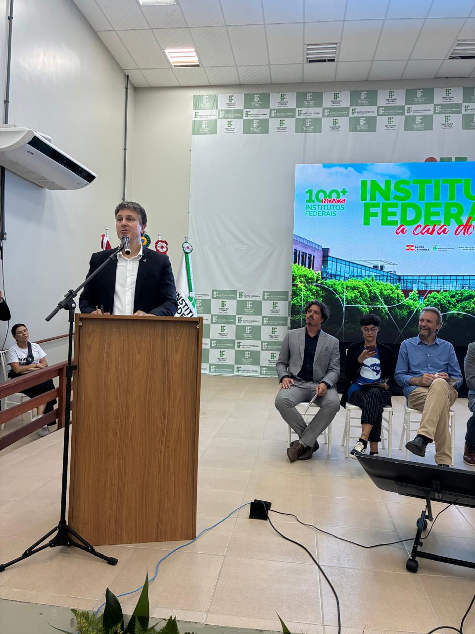 Na sua fala, o ministro Camilo Santana mencionou ações MEC no estado e destacou a construção do novo câmpus do IFSC em Tijucas