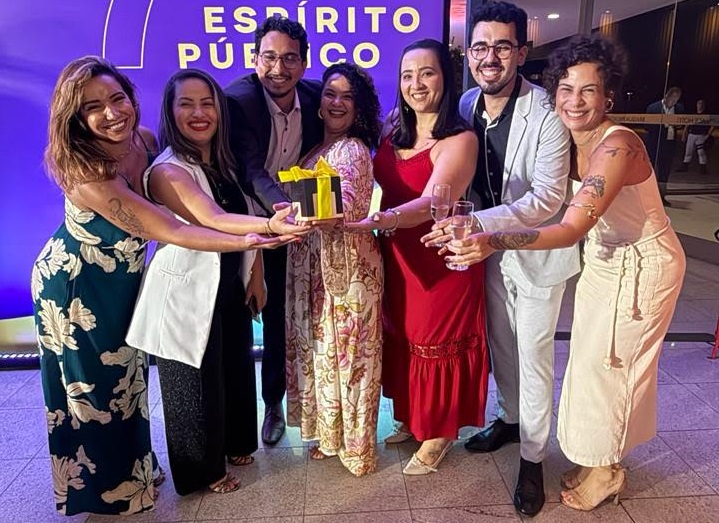 Equipe organizadora comemora o Prêmio Espírito Público