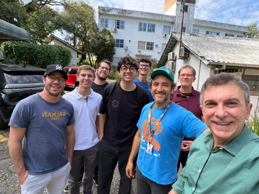 Visita técnica à UFSC qualifica projeto de boias de monitoramento da água em Florianópolis