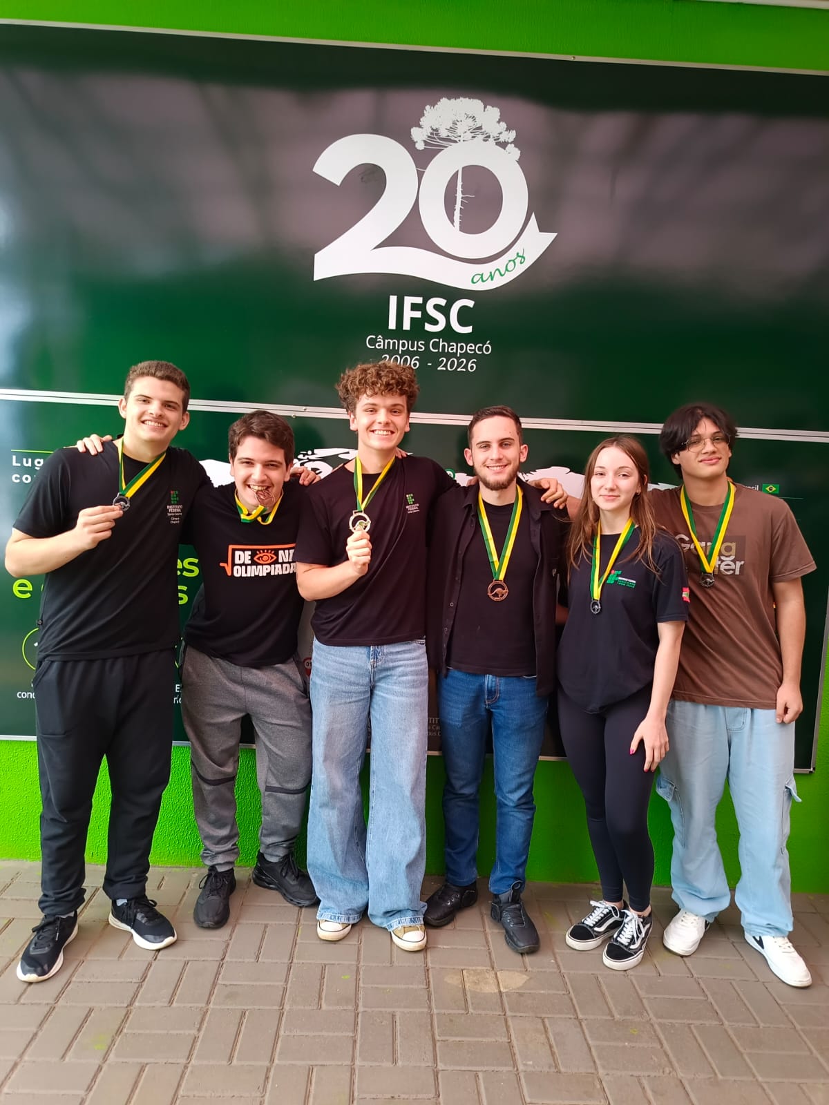 Estudantes que receberam medalha