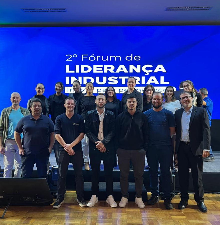 Estudantes do curso superior de Tecnologia em Processos Gerenciais, do Câmpus São Miguel do Oeste do IFSC participando do 2º Fórum de Liderança Industrial - Inovar para Permanecer