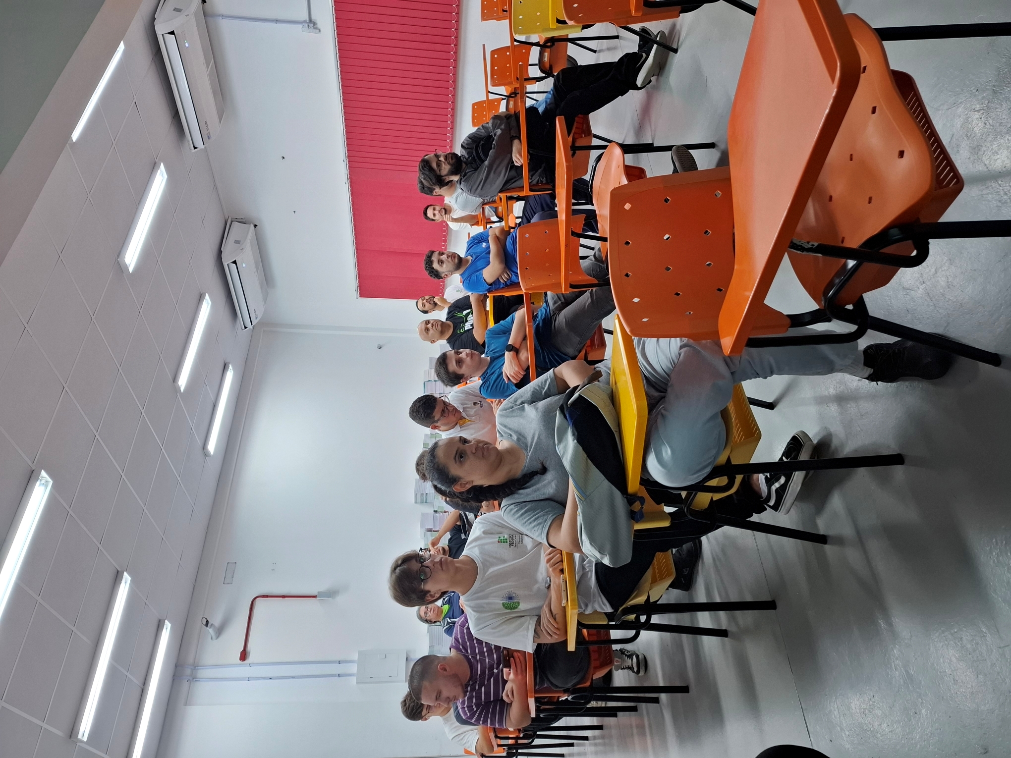 Estudantes da primeira fase do curso de Sistemas Embarcados assistiram a palestra