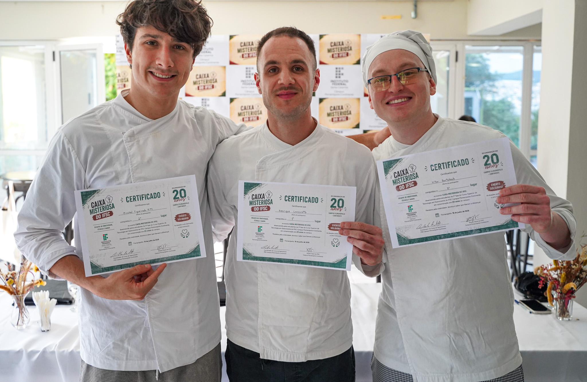 Da esquerda para direita: Micahel Figueiredo Rittl (2º lugar), Henrique Lazzarotto (1º lugar) e Vitor Dortzbach (3º lugar). Foto: Bernardo Gomes