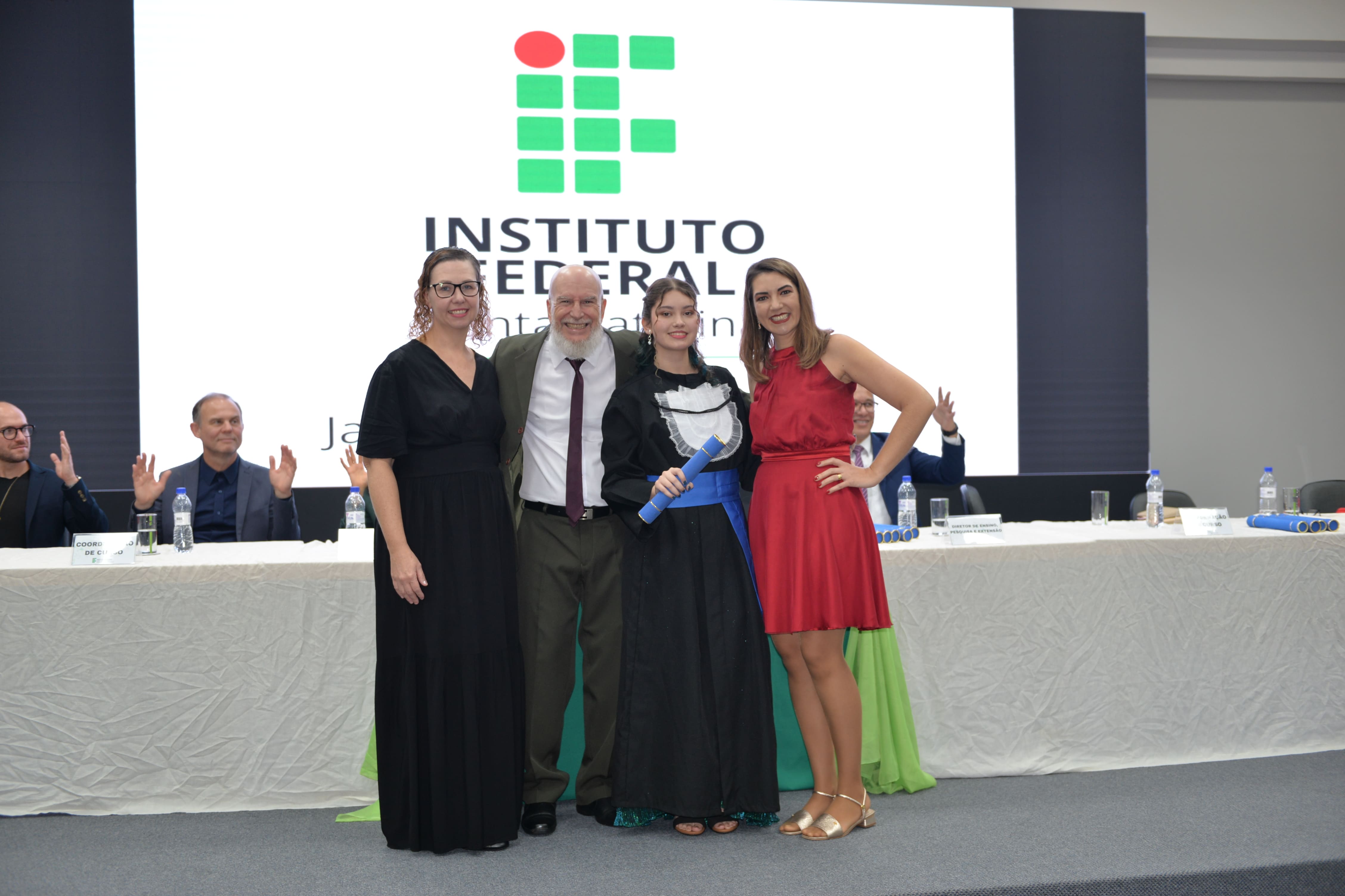 Formatura da estudante Camila Natália Nunes Rudeger.