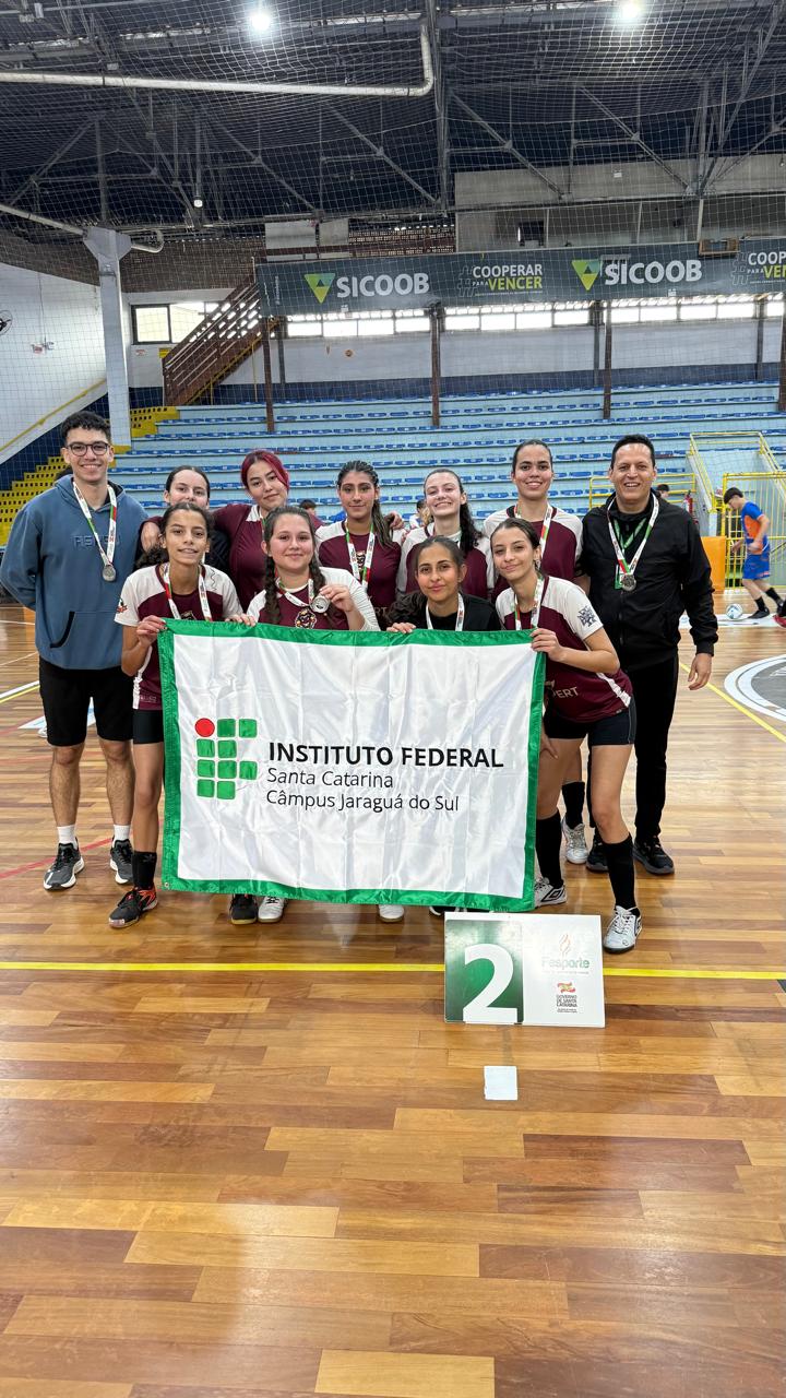 No futsal feminino, a equipe do câmpus ficou com o 2º lugar.
