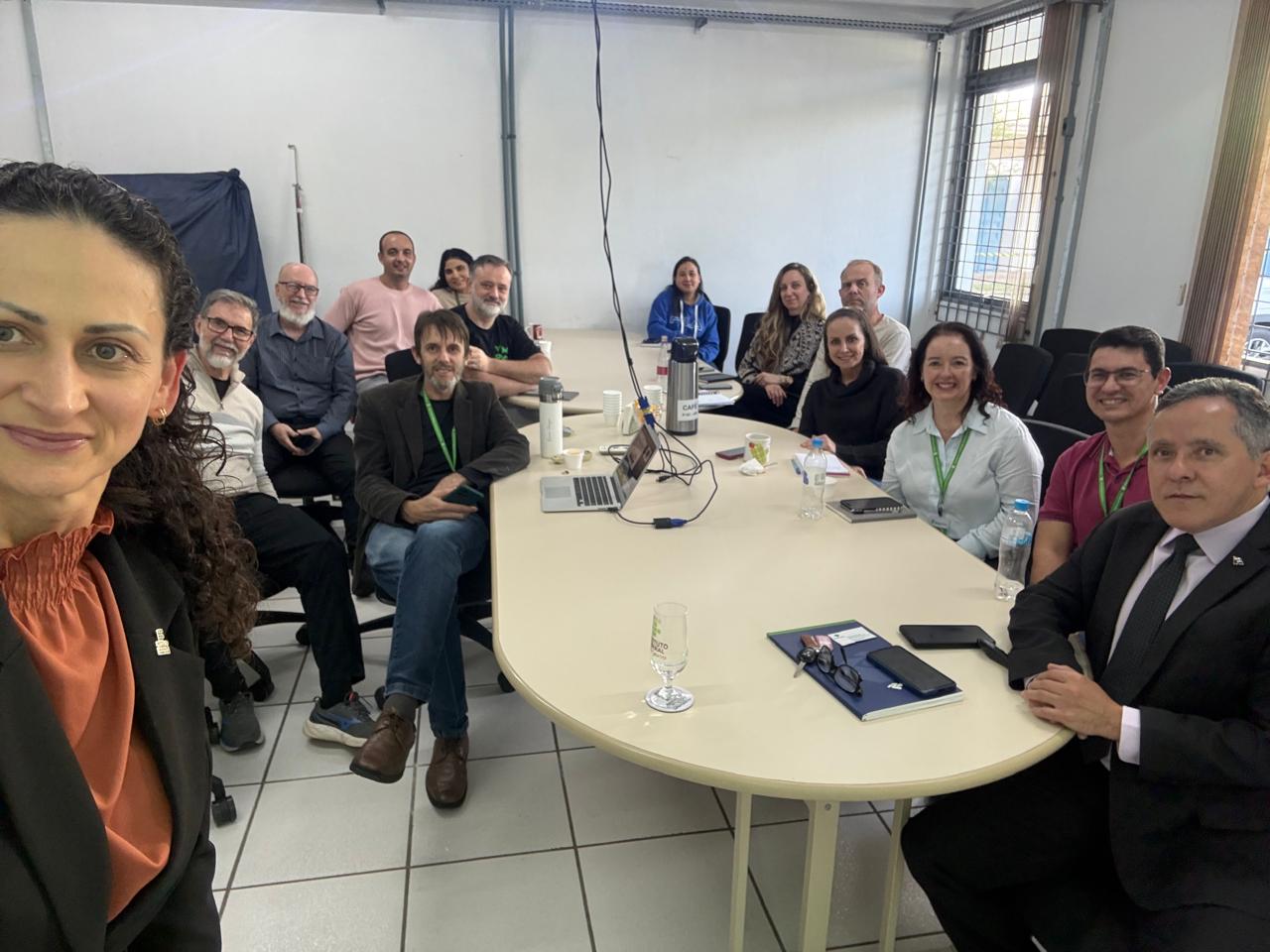 Reunião, em junho, com representantes da Receita Federal, câmpus Centro e câmpus Rau.