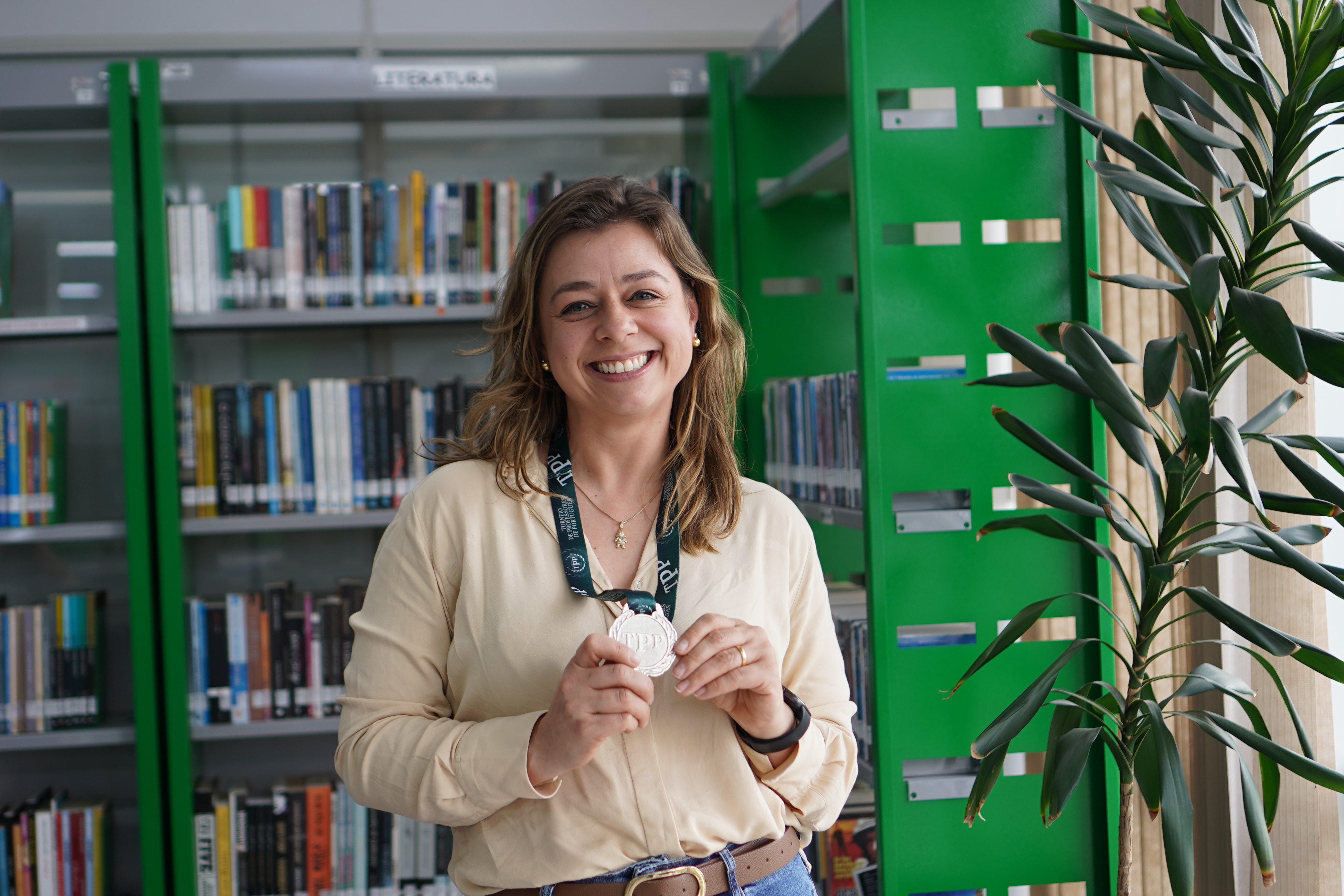 Paula Clarice Santos Grazziotin de Jesus obteve o 2º lugar na competição online da Olimpíada de Português, que reuniu educadores do Ensino Básico de todo o Brasil