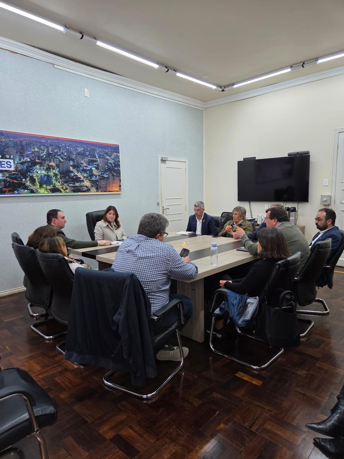 Reunião com a prefeita Carmen Zanotto.