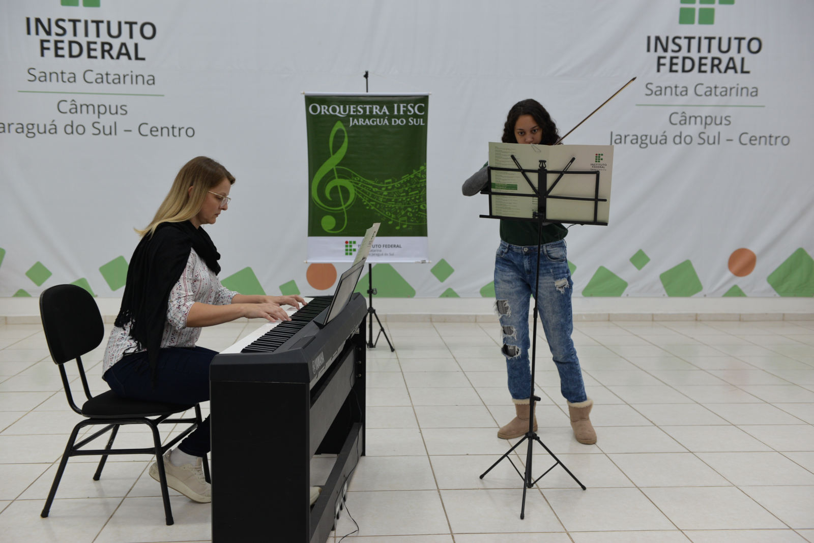 Parte da Orquestra do IFSC de Jaraguá do Sul realizou apresentação no aniversário do câmpus.