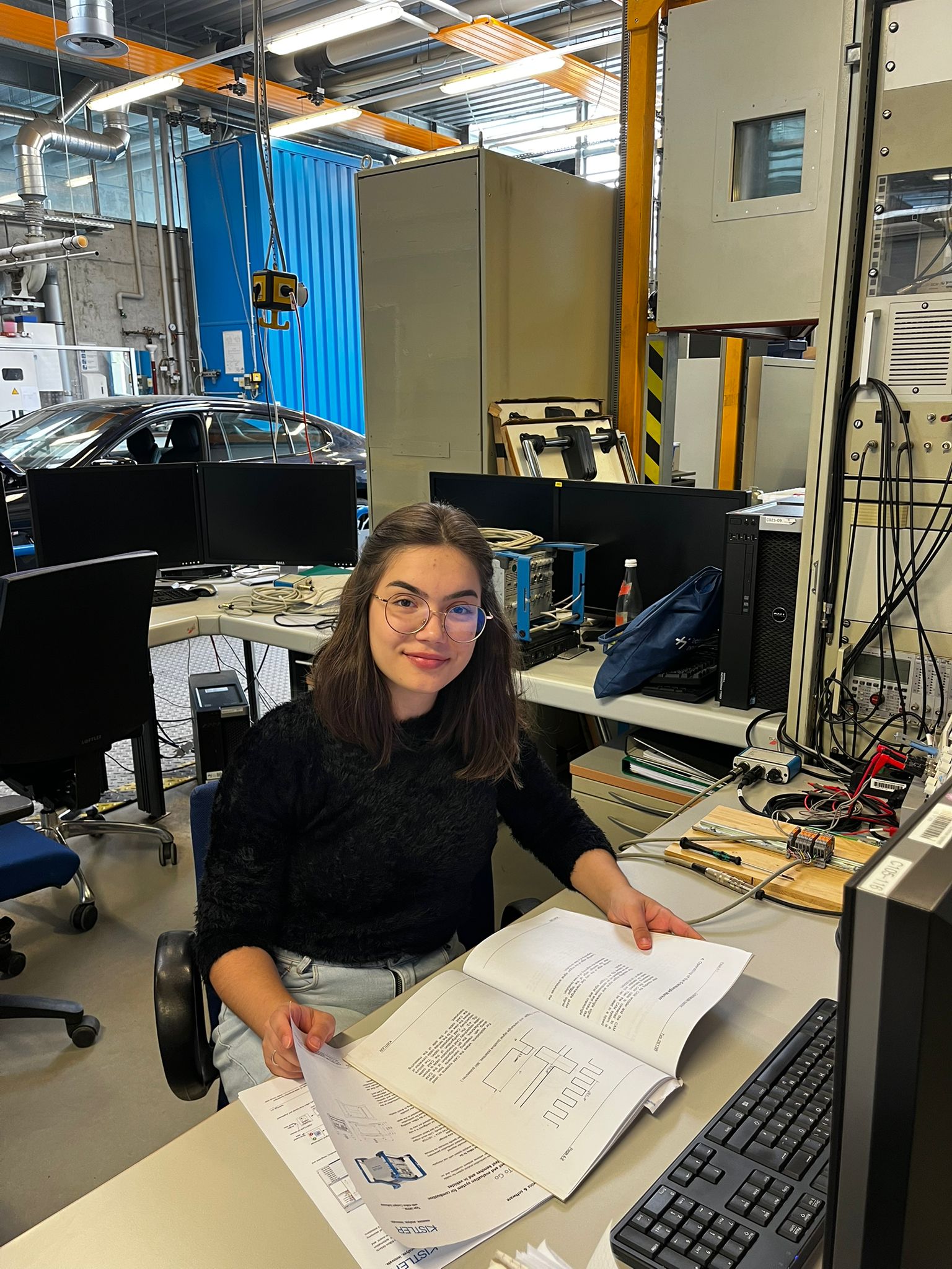 Suzana no laboratório da Technische Hochschule Ingolstadt na Alemanha