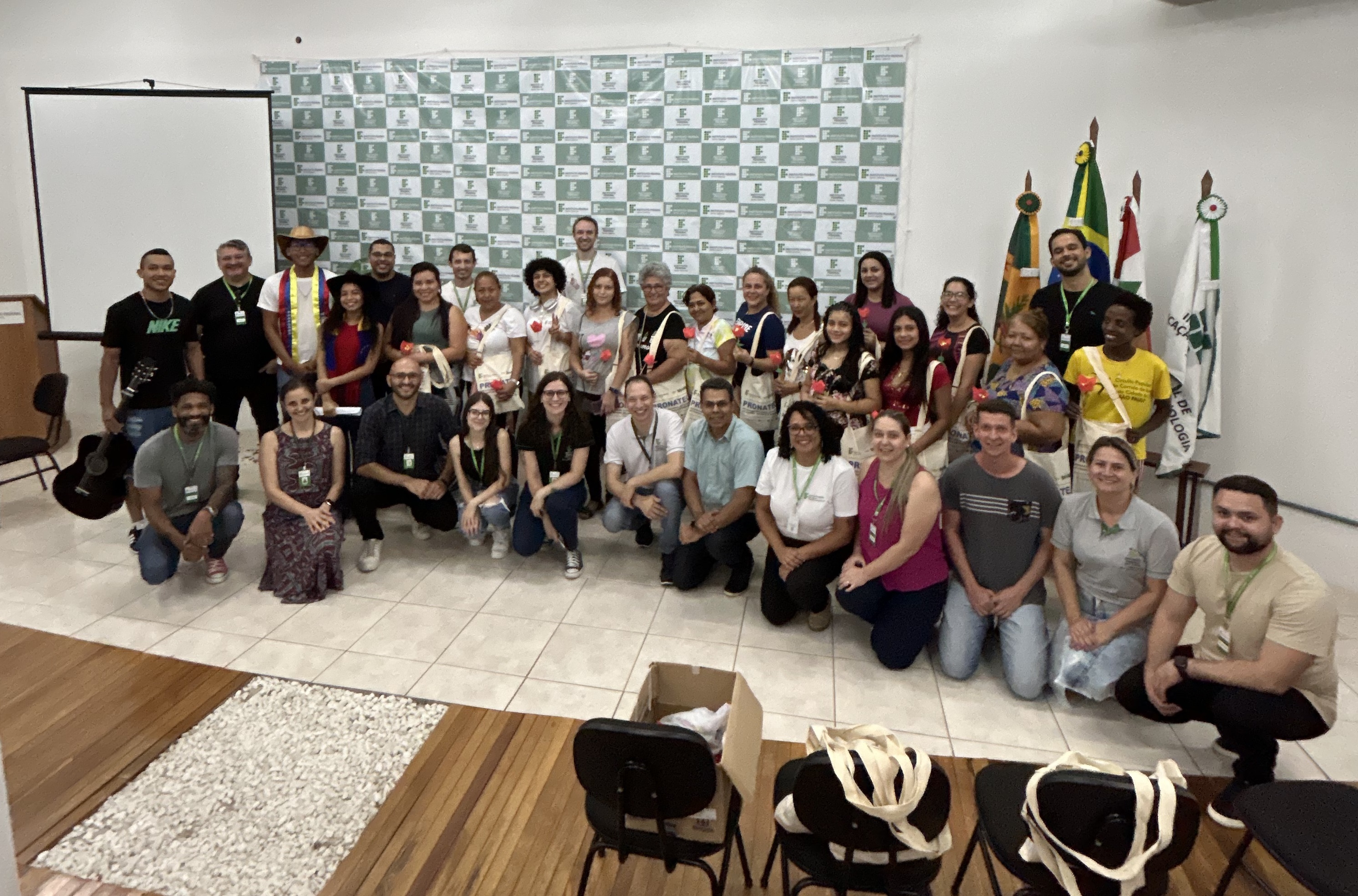 Estudantes e servidores do Programa Mulheres Mil no IFSC em São Lourenço do Oeste